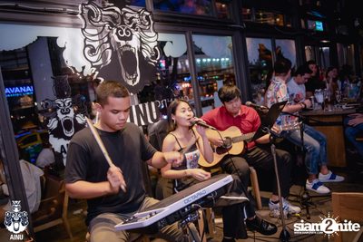 Saturday Night at Ainu Bar — photo 7