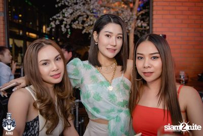 Saturday Night at Ainu Bar — photo 19