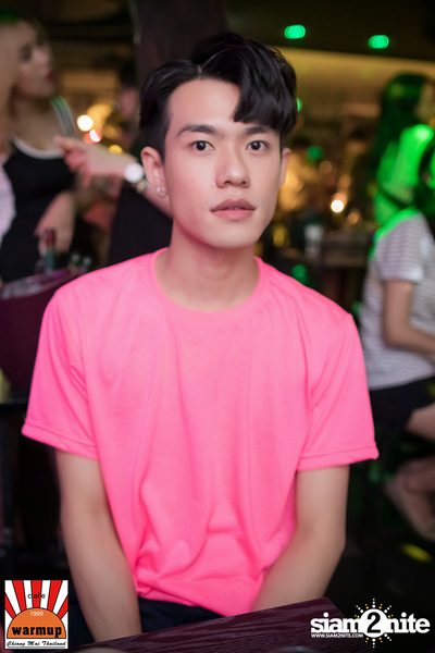 ตู่ ภพธร ที่ วอร์ม อัพ คาเฟ่ เชียงใหม่ — photo 19