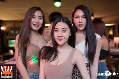 ตู่ ภพธร ที่ วอร์ม อัพ คาเฟ่ เชียงใหม่ — photo 22