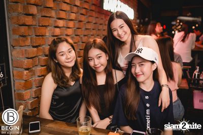 Klear ที่ บีกิน บาร์ — photo 33