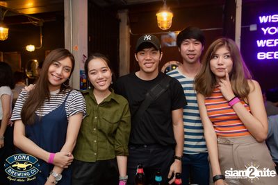 Playground ที่ บ็อทเทิลร็อคเก็ต คราฟท์เบียร์บาร์ — photo 52