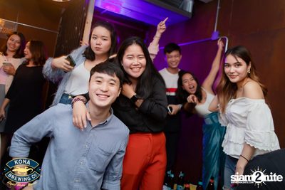 Playground ที่ บ็อทเทิลร็อคเก็ต คราฟท์เบียร์บาร์ — photo 87