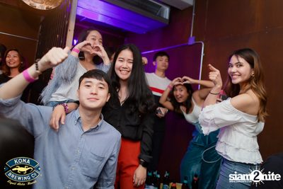 Playground ที่ บ็อทเทิลร็อคเก็ต คราฟท์เบียร์บาร์ — photo 88