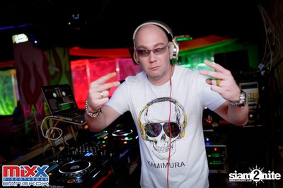 Neon BeatZ Party at MIXX Bangkok — photo 45