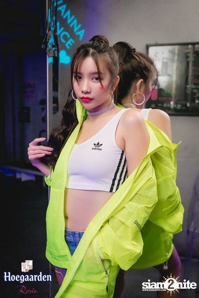 OVERSEOUL × Hoegaarden Rosée pres. Neon-Nee Night — photo 79