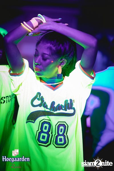 OVERSEOUL × Hoegaarden Rosée pres. Neon-Nee Night — photo 108