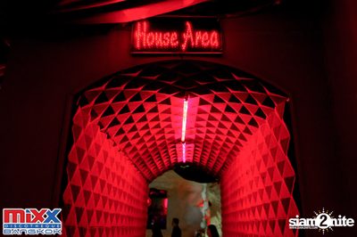 Hot Pants Meets Stilettos Party at MIXX Bangkok — photo 5