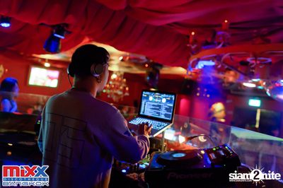 Hot Pants Meets Stilettos Party at MIXX Bangkok — photo 13