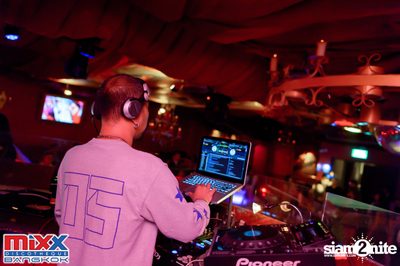 Hot Pants Meets Stilettos Party at MIXX Bangkok — photo 14
