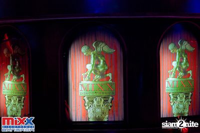 Hot Pants Meets Stilettos Party at MIXX Bangkok — photo 15