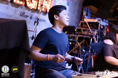 MEAN ที่ บีกิน บาร์ — photo 2
