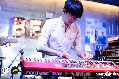 MEAN ที่ บีกิน บาร์ — photo 54
