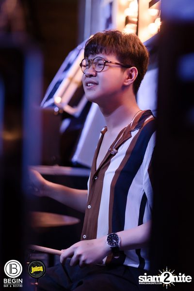 MEAN ที่ บีกิน บาร์ — photo 84