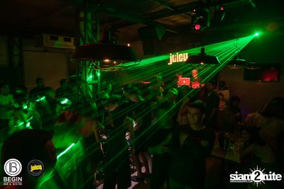 Fridays ที่ร้าน บีกิน บาร์, ถนนศรีนครินทร์ | Juicy — photo 97
