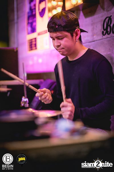 Saturdays ที่ร้าน บีกิน บาร์, ถนนศรีนครินทร์ — photo 12