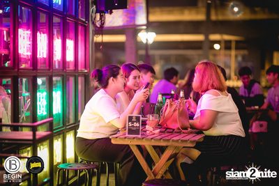 Saturdays ที่ร้าน บีกิน บาร์, ถนนศรีนครินทร์ — photo 53