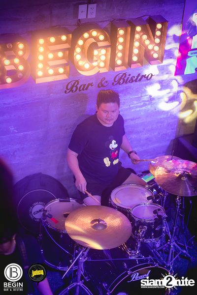 Saturdays ที่ร้าน บีกิน บาร์, ถนนศรีนครินทร์ — photo 56