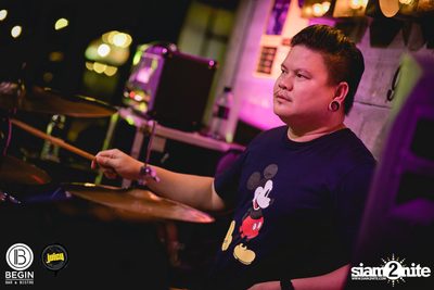 Saturdays ที่ร้าน บีกิน บาร์, ถนนศรีนครินทร์ — photo 71