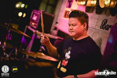 Saturdays ที่ร้าน บีกิน บาร์, ถนนศรีนครินทร์ — photo 72