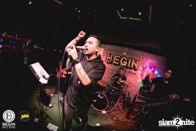 Saturdays ที่ร้าน บีกิน บาร์, ถนนศรีนครินทร์ — photo 78