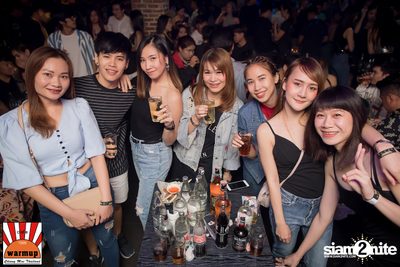 KLEAR ที่ วอร์ม อัพ คาเฟ่ เชียงใหม่ — photo 32