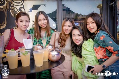 4th Anniversary with 2002 Ratree at AINU Bar — photo 5
