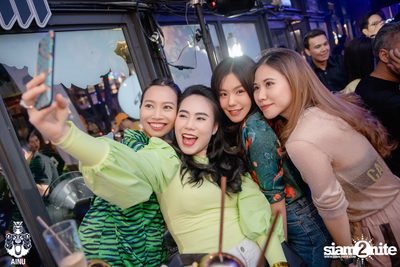 4th Anniversary with 2002 Ratree at AINU Bar — photo 31