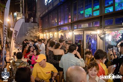 4th Anniversary with 2002 Ratree at AINU Bar — photo 82