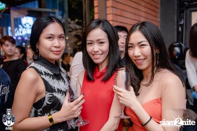 4th Anniversary with 2002 Ratree at AINU Bar — photo 107
