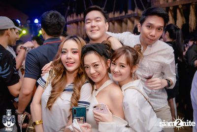 4th Anniversary with 2002 Ratree at AINU Bar — photo 108