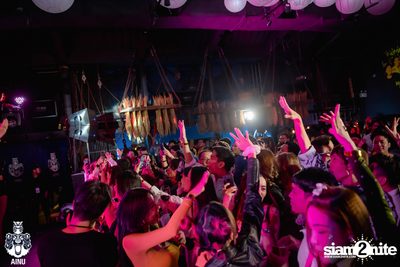 4th Anniversary with 2002 Ratree at AINU Bar — photo 173