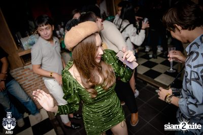 4th Anniversary with 2002 Ratree at AINU Bar — photo 206