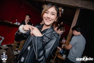 4th Anniversary with 2002 Ratree at AINU Bar — photo 208