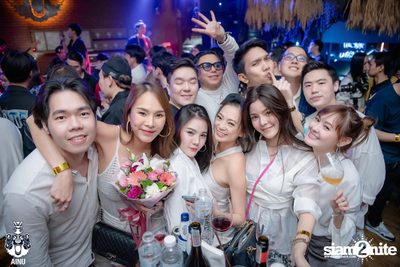 4th Anniversary with 2002 Ratree at AINU Bar — photo 241