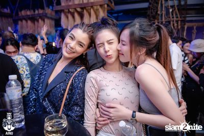 4th Anniversary with 2002 Ratree at AINU Bar — photo 252
