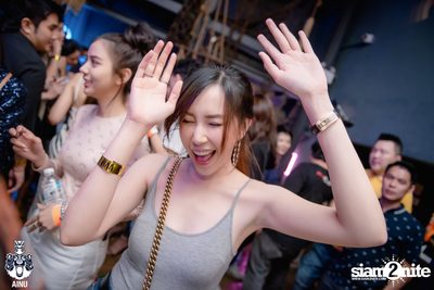 4th Anniversary with 2002 Ratree at AINU Bar — photo 253