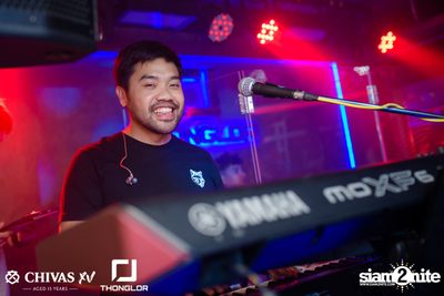 Oat Pramote at Thonglor Bar & Bistro — photo 97