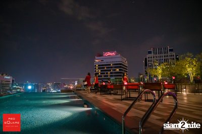 Lady in Red ที่ เรดสแควร์ รูฟท็อป บาร์ — photo 15