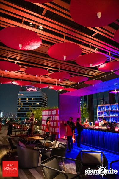 Lady in Red ที่ เรดสแควร์ รูฟท็อป บาร์ — photo 18
