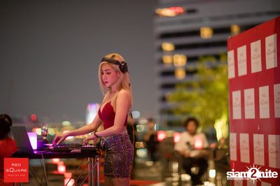 Lady in Red ที่ เรดสแควร์ รูฟท็อป บาร์ — photo 33