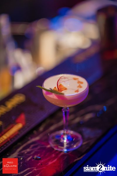 Lady in Red ที่ เรดสแควร์ รูฟท็อป บาร์ — photo 41