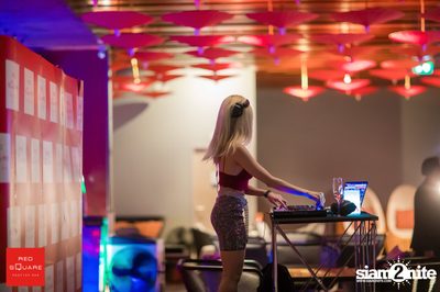 Lady in Red ที่ เรดสแควร์ รูฟท็อป บาร์ — photo 45