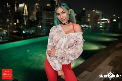Lady in Red ที่ เรดสแควร์ รูฟท็อป บาร์ — photo 52