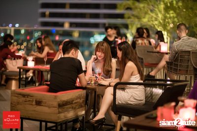 Lady in Red ที่ เรดสแควร์ รูฟท็อป บาร์ — photo 81