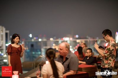 Lady in Red ที่ เรดสแควร์ รูฟท็อป บาร์ — photo 82