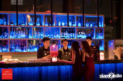 Lady in Red ที่ เรดสแควร์ รูฟท็อป บาร์ — photo 98