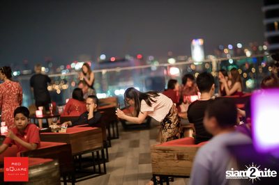 Lady in Red ที่ เรดสแควร์ รูฟท็อป บาร์ — photo 103