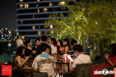 Lady in Red ที่ เรดสแควร์ รูฟท็อป บาร์ — photo 110