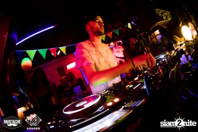 SONDER - NEON in the Jungle ft. Coran x Neil Thorpe x Nukier ที่ มัสแตช แบงค็อก — photo 5